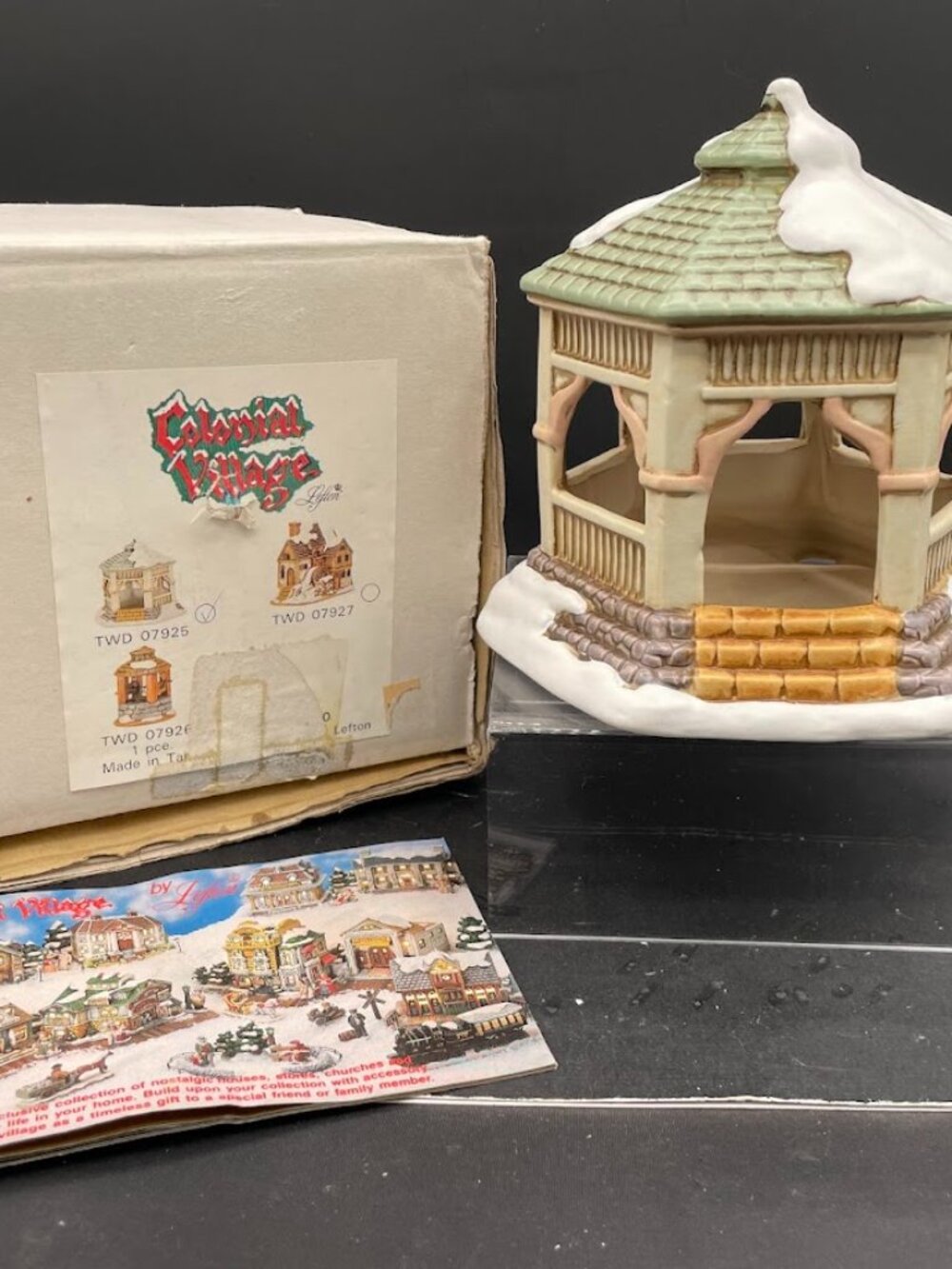 1990 Lefton Colonial Village Ceramic Gazebo Byron Wood Christmas Holiday Village